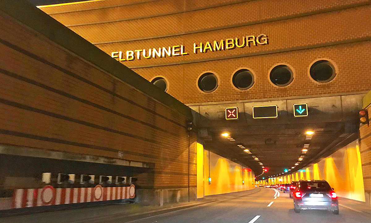 Raser Im Neuen Elbtunnel Video Autozeitung De