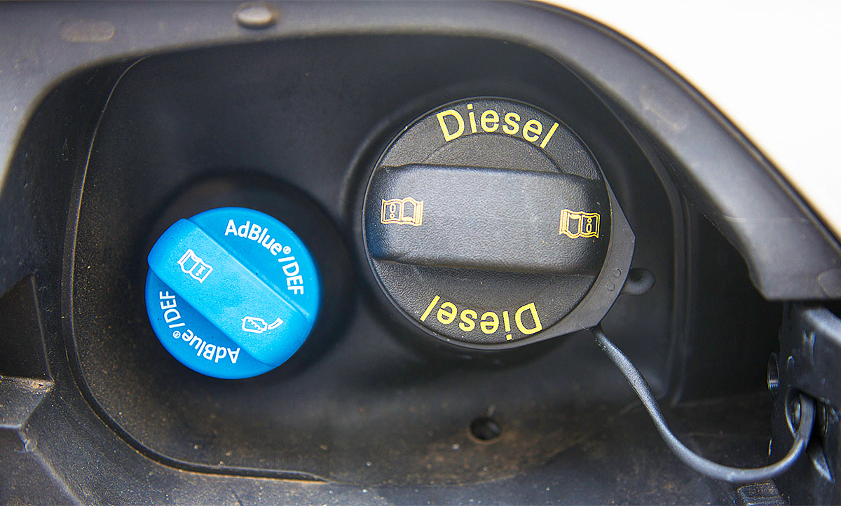 AdBlue® Harnstofflösung mit Ausgießer Dieselmotoren Diesel