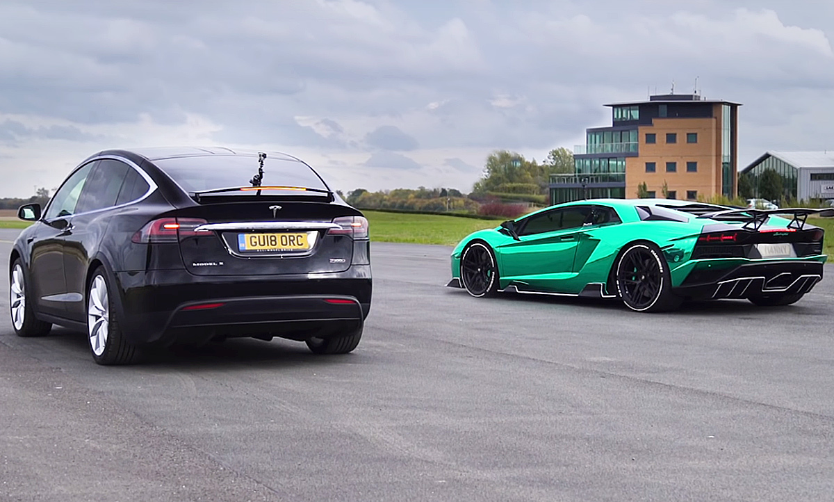 Tesla Model X Vs Lamborghini Aventador Video Autozeitungde