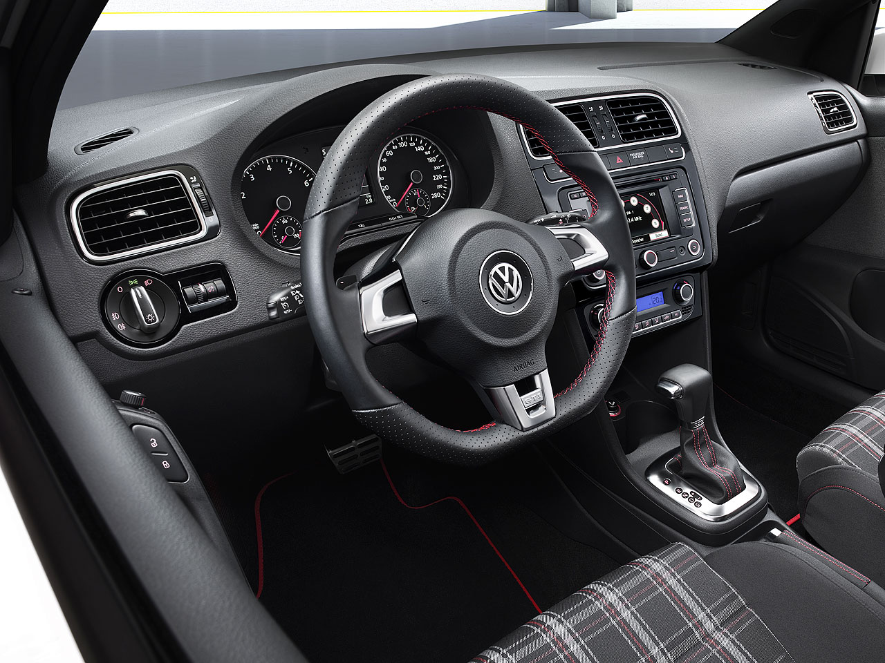 Innenraum : VW Polo 6R Highline, 1,6 TDI, 66 KW, 5-Gang, sehr gut