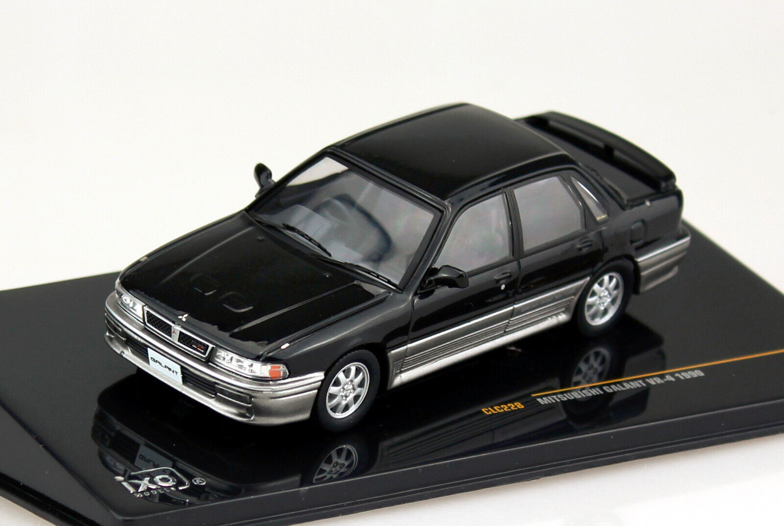 IXO Modellauto 1990 Mitsubishi Galant VR-4, 1:43