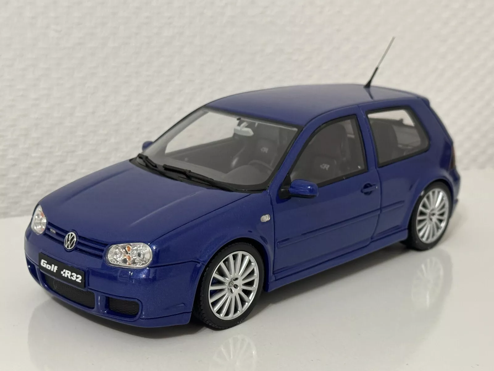 Ottomodels VW Golf 4 R32 - 1:18