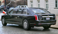 Die US-Staatslimousine Cadillac "The Beast" One statisch von hinten links fotografiert.