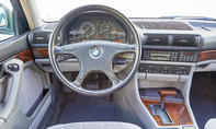 Das Cockpit BMW 735i (E32).