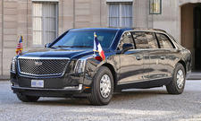 Die US-Staatslimousine Cadillac "The Beast" One ist statisch von vorne links fotografiert