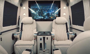 Der von Clive Sutton umgebaute Mercedes Sprinter ist eine Art VIP-Lounge auf Rädern für Leute mit viel Platzbedarf und Durst.