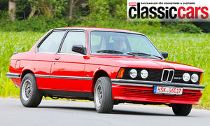 BMW E21 in der Kurvenfahrt von vorne fotografiert