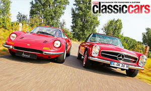 Der Ferrari Dino 246 GT und der Mercedes 280 SL (W113) fahrend von vorne