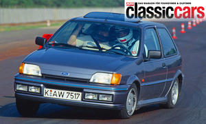 Der Ford Fiesta XR2i fahrend von vorne