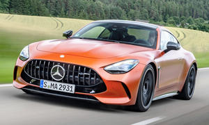 Mercedes-AMG GT 63 S E Performance (2024); fahrend von vorne rechts