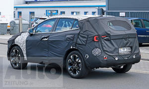 Kia Sportage Facelift (2025); Erlkönig; fahrend von hinten links