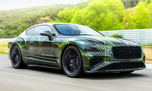 Bentley Continental GT Facelift (2024): Außenansicht, Sportwagen, Gran Turismo, Rennstrecke, fahrendes Auto, Frontansicht