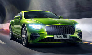 Bentley Continental GT Facelift (2024); fahrendes Auto von schräg vorne; Tunnel