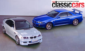 BMW M3 GTR und Nissan Skyline GT-R stehend von schräg vorne.