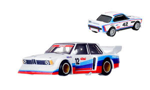 BMW-Set von Hot Wheels; Modellauto; Spielzeugauto; Rennwagen; Frontansicht; Heckansicht; Collage; Montage