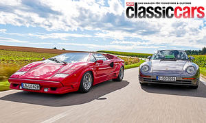 Der Lamborghini Countach und Porsche 959 fahrend von schräg vorne fotografiert.