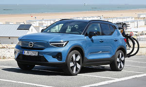 Volvo XC40 Recharge Pure Electric; stehend, schräg vorne