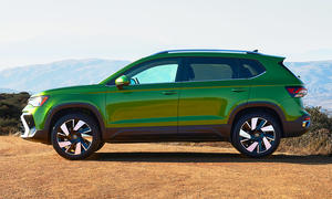 VW Taos Facelift (2024); stehend; SUV; Außenansicht; Profilansicht