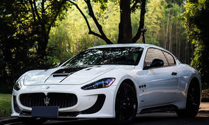 DMC Sovrano Maserati Gran Turismo S Tuning Bilder Coupé Schwarz-Weiß-Gewand