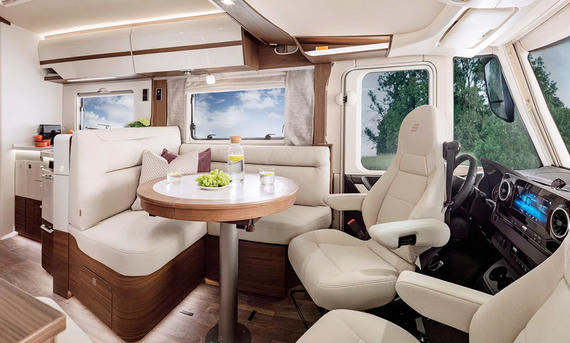 Hymer B-Klasse Master Line I 780 (2024) Innenraum Tisch