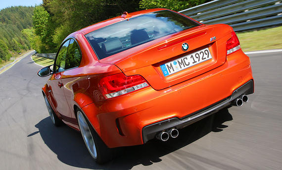 BMW 1er M Coupé (2011) Heckansicht fahrend