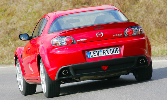 Mazda RX-8 Heckansicht fahrend