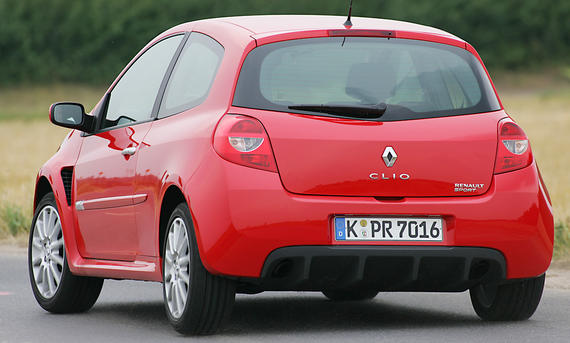 Renault Clio Sport 2.0 16V Heckansicht fahrend