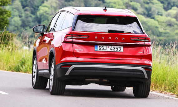 Skoda Kodiaq; fahrend; SUV; Heckansicht