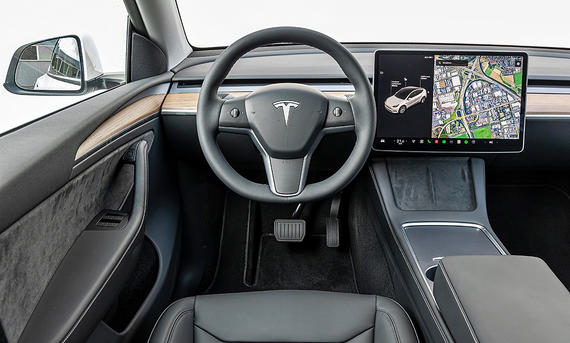 Tesla Model Y Maximale Reichweite RWD Cockpit