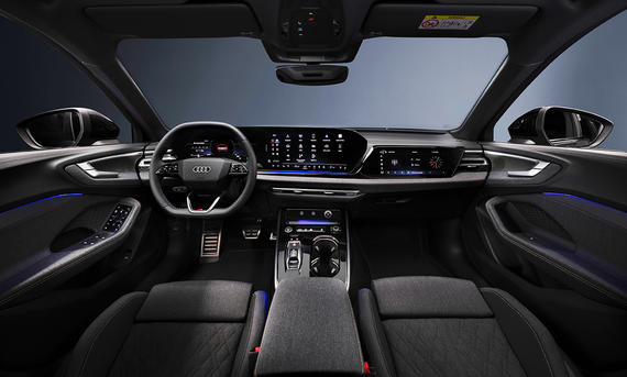 Audi A5 Avant (2024): stehend; Kombi; Innenraum; Interieur; Cockpit; Armaturen; Lenkrad