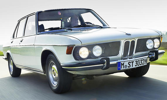 Der BMW 3.0 S fahrend von vorne