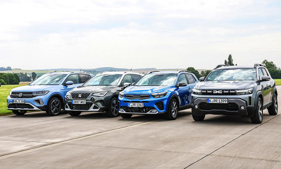 VW T-Cross/Seat Arona/Kia Stonic/Dacia Duster; fahrend; Frontansicht; SUV; Außenansicht; Gruppenbild