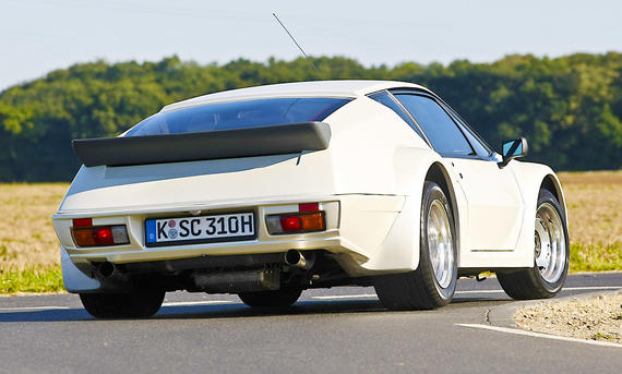 Renault Alpine A310 Heckansicht fahrend