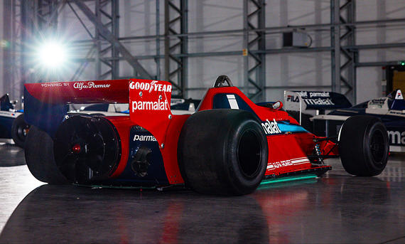 Der Brabham-Alfa Romeo BT46B &quot;Fan Car&quot; von schräg hinten fotografiert.