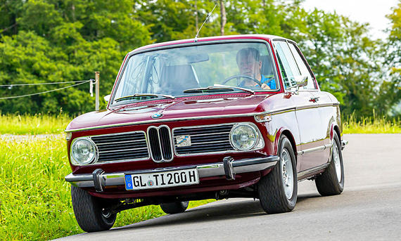 BMW 2002 tii Frontansicht fahrend