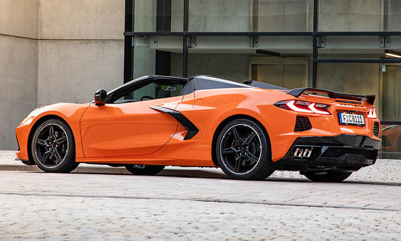 Corvette C8 Stingray Cabrio (2020); stehend, schräg hinten