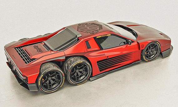 Der Ferrari Testarossa von Danton Arts Kustoms stehend von schräg hinten