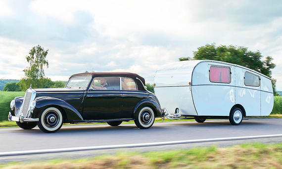 Mercedes 220 (1952) Seitenansicht fahrend 