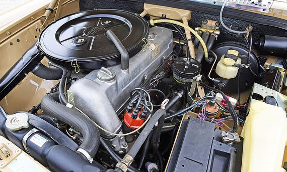 Der Motor des Mercedes 250 2.8 (W114)