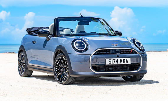 Mini Cabrio (2024); stehend; Außenansicht; Cabrio; Frontansicht