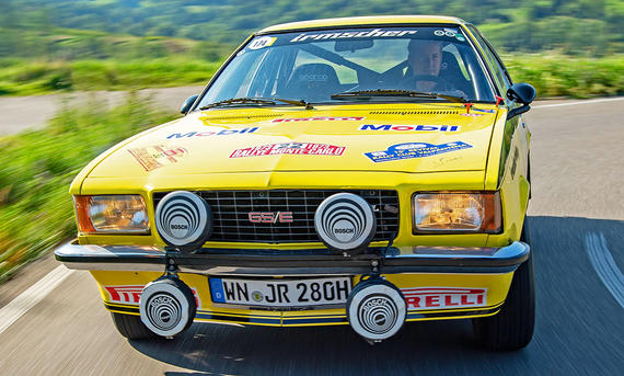 Der Irmscher Opel Commodore B GS/E fahrend von vorne