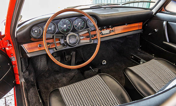 Das Cockpit des Porsche 901 (1964).