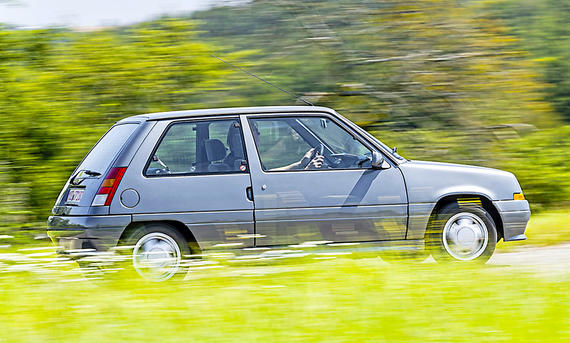 Renault 5 Seitenansicht fahrend