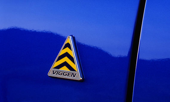 Saab 9-3 Viggen Logo am Kotfllügel