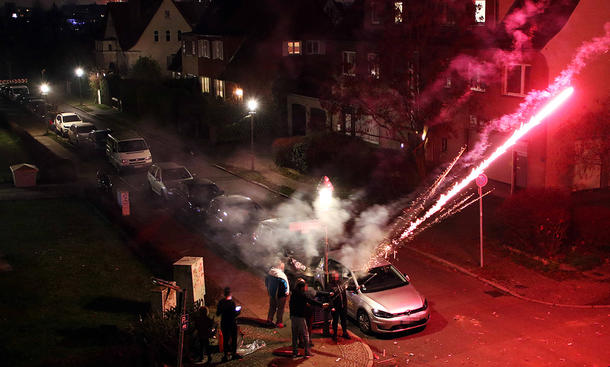 Autoschäden durch Silvesterböller: Tipps/Schutz