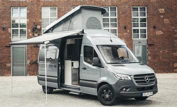 Die Außenaufnahme zeigt den Hymer Free S 600 Campus (2024) von schräg vorne.