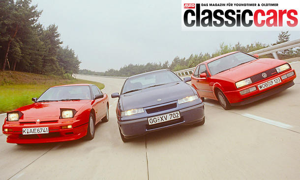 Der Nissan 200 SX/Opel Calibra 16V/VW Corrado G60 fahrend von vorne fotografiert.