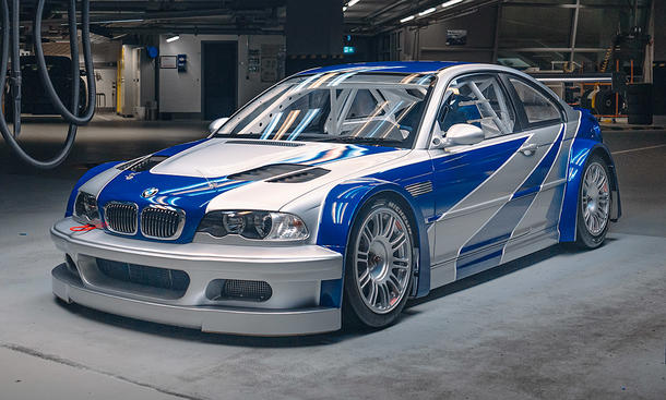 BMW M3 GTR (E46) mit Need for Speed Most Wanted-Folierung, von vorne links fotografiert.