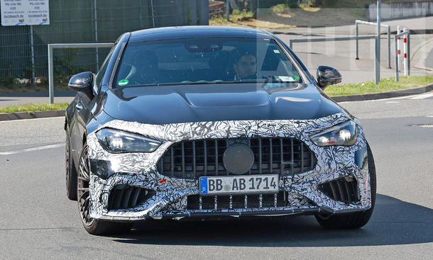 Mercedes-AMG CLE 63 S Coupé (2024); Erlkönig; fahrend von vorne