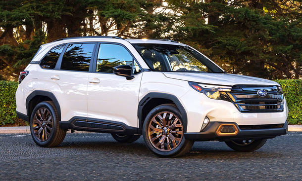 Subaru Forester (2025) statisch von rechts vorne.